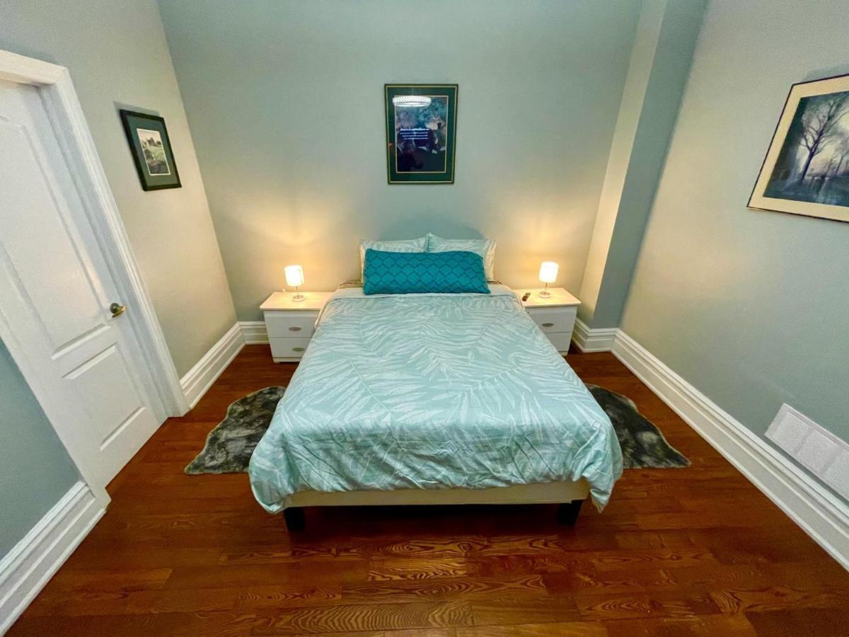 Charming Townhouse In Downtown, Guest house Toronto